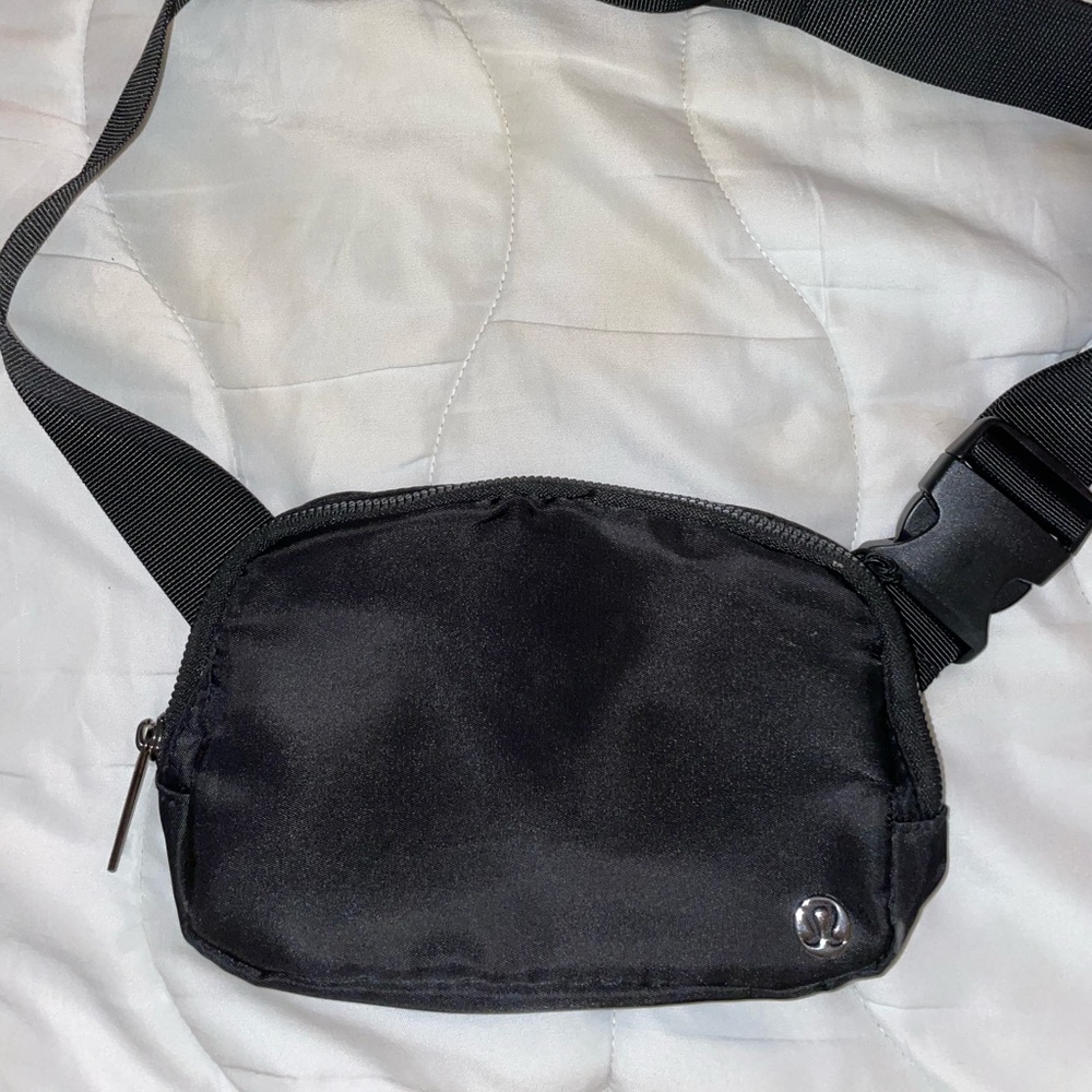 Lulu Lemon cross body bag